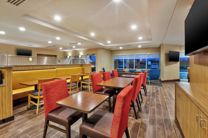 TownePlace Suites by Marriott Grand Rapids Airport Southeast