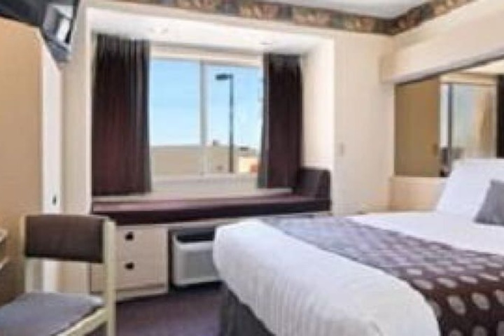Room 12 of 25