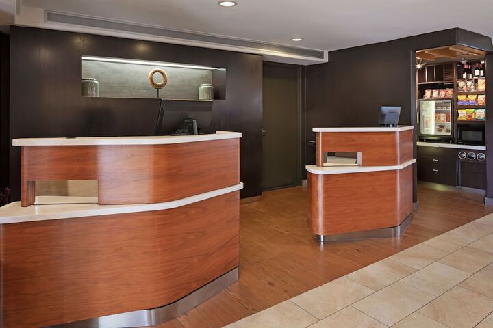 Courtyard by Marriott San Diego Del Mar / Solana Beach