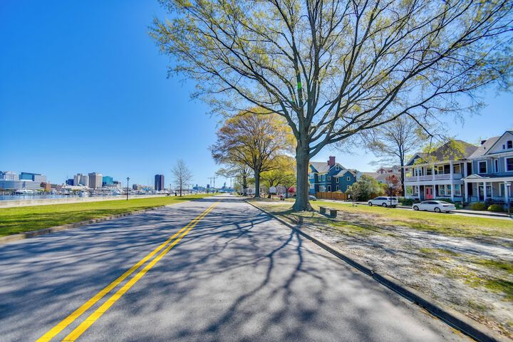 Modern Portsmouth Apartment: Walk to Norfolk Ferry