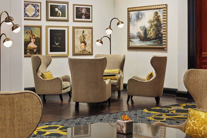 Lounge 79 of 99