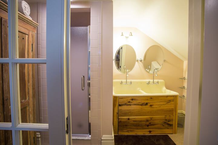 Room 35 of 51