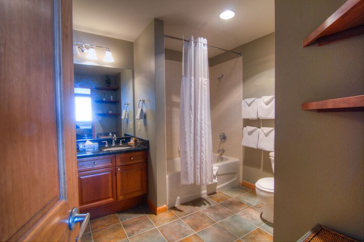 Zephyr Mountain Lodge