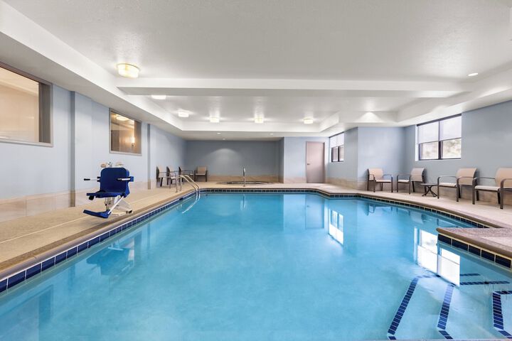 Holiday Inn Express Grove City by IHG