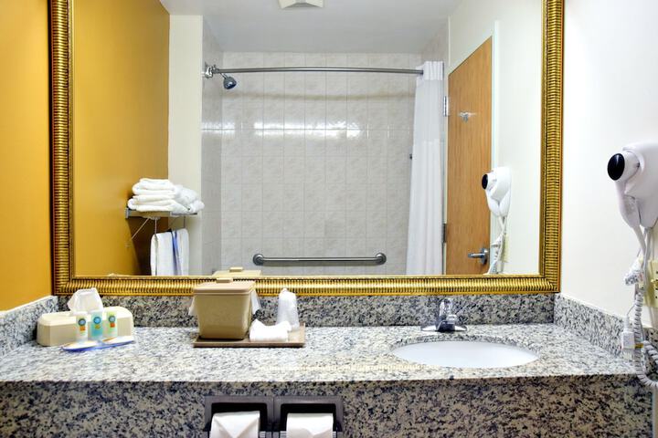 Room 40 of 61