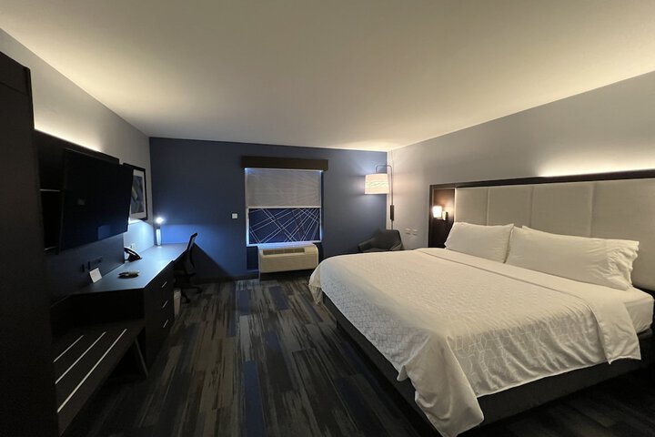 Room 17 of 39