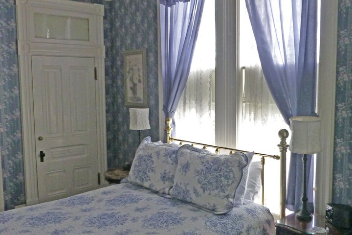 Room 53 of 65