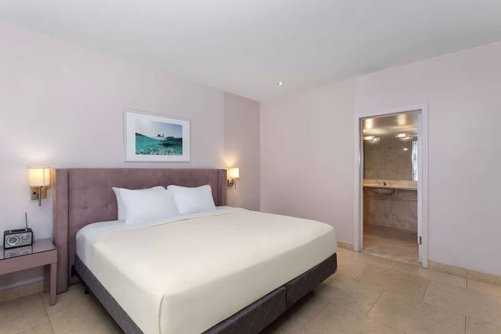 Room 15 of 32