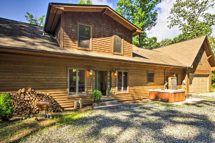 Tryon House w / Hot Tub - Near Equestrian Centers!
