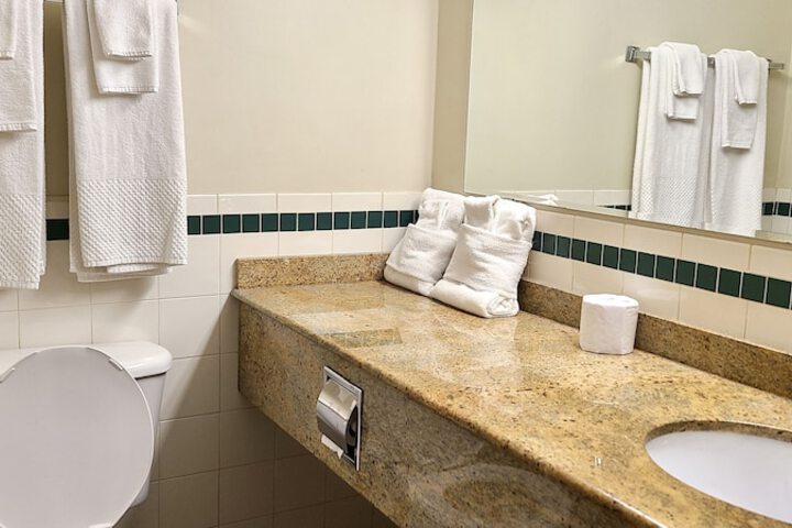 Riviera Inn and Suites 1000 Islands