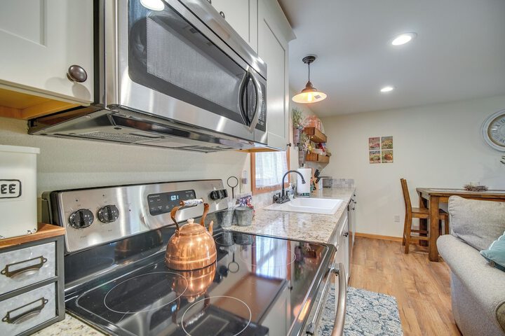 On-site Lake Access: Group Getaway in Afton