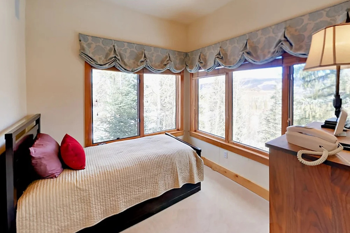 1361 County Rd Home #8 5 Bedrooms 3.5 Bathrooms Home