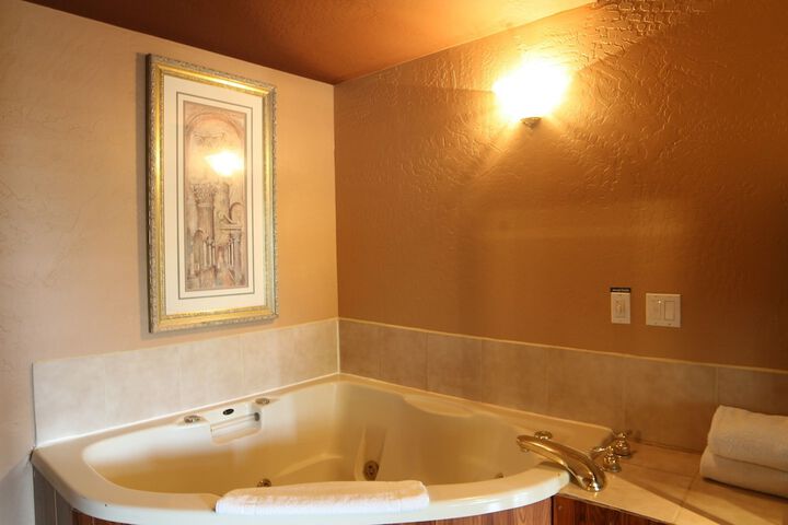 Hot Tub 70 of 84