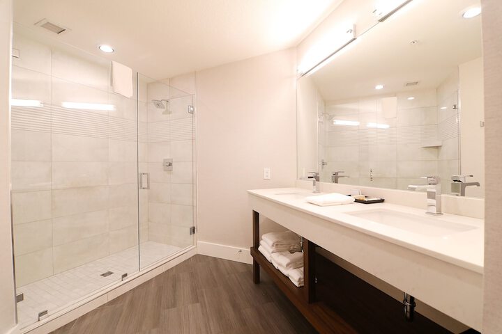Room 10 of 20