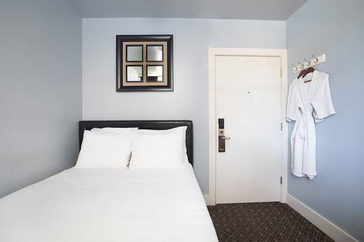 Room 14 of 34