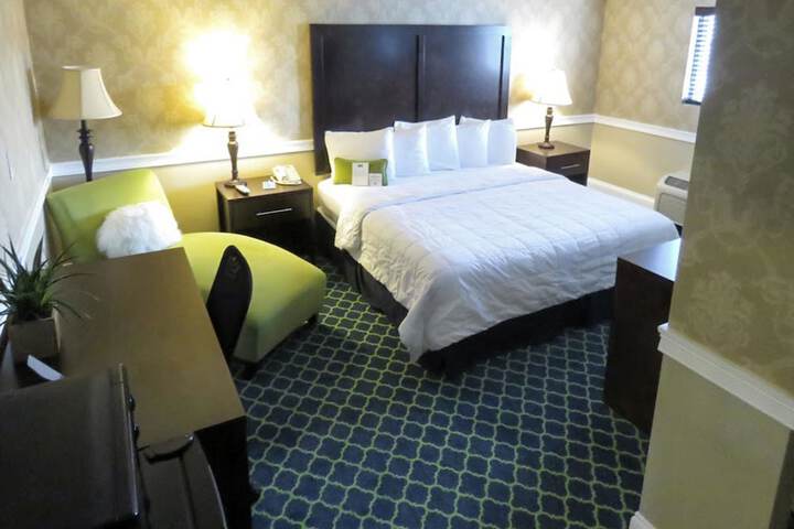 Room 12 of 16