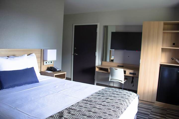 Room 10 of 14