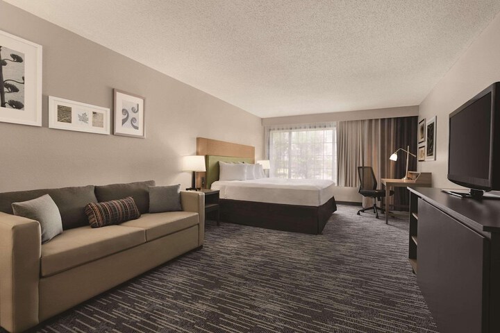 Country Inn & Suites by Radisson Detroit Lakes