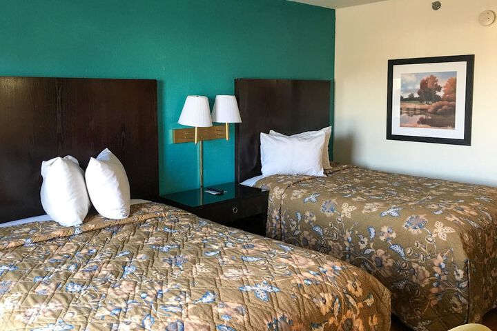 Days Inn by Wyndham Thomson