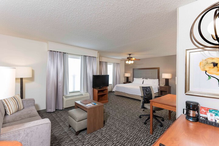 Homewood Suites by Hilton Indianapolis-Airport / Plainfield