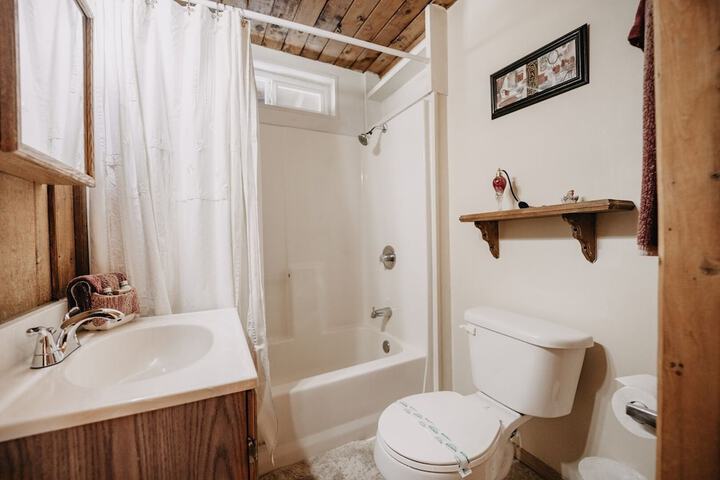 05mbh - Economical - Wifi - Pets Ok - F / p - D/w - Sleeps 2 1 Bedroom Apts by RedAwning