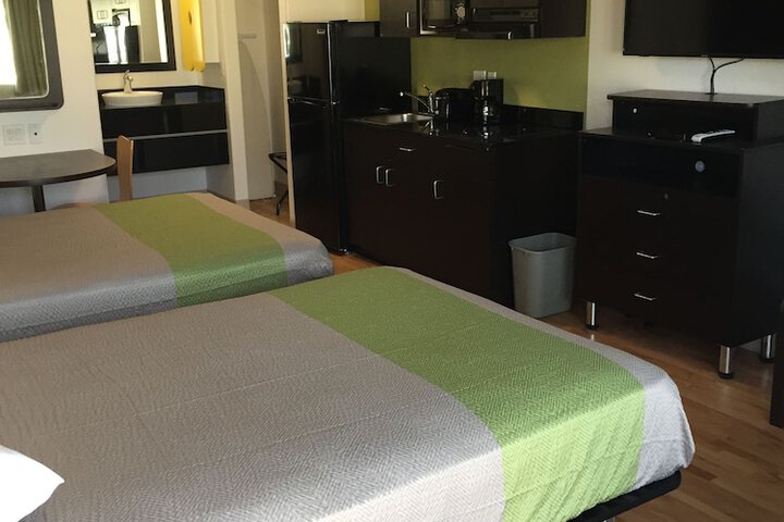 Room 33 of 38