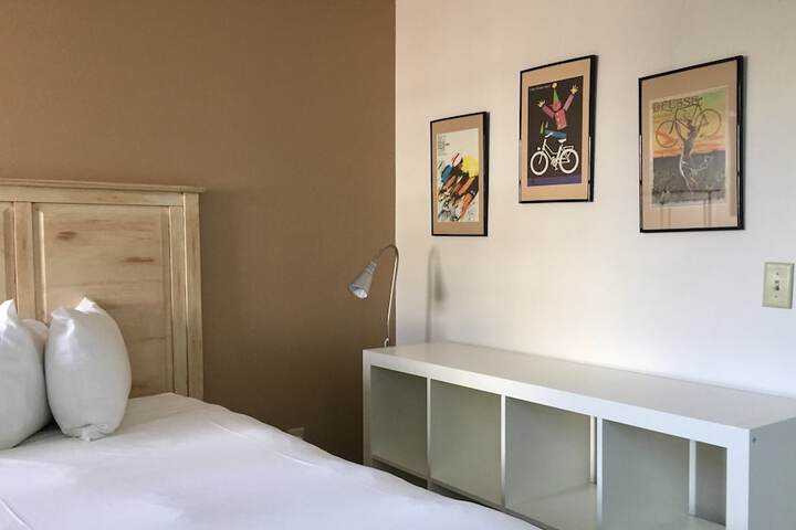 Room 16 of 163