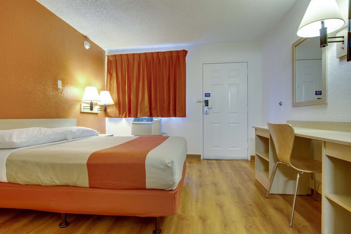 Room 15 of 32