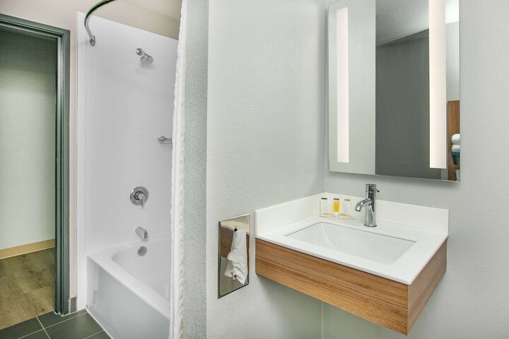 Room 14 of 34