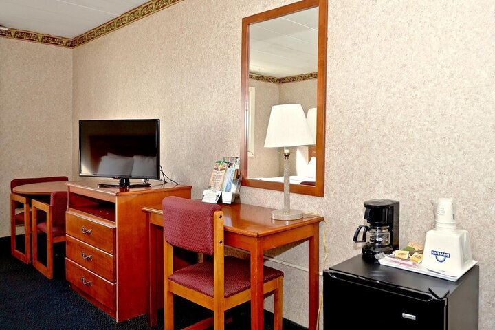 Room 18 of 28