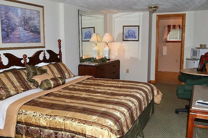Room 11 of 27