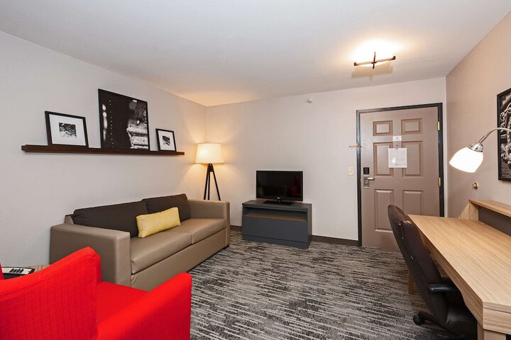 Country Inn & Suites by Radisson Bloomington-Normal Airport, IL