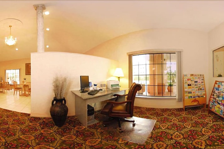 Business Center 17 of 17