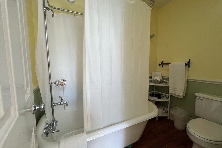 Room 45 of 142