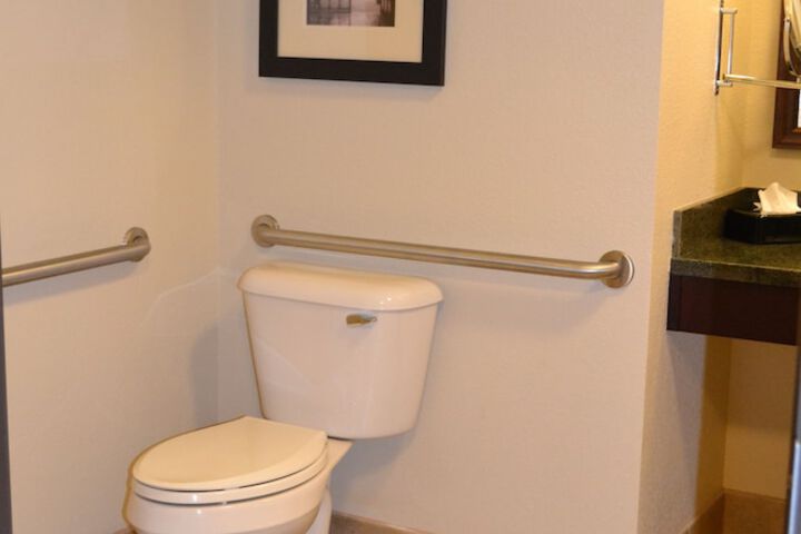 Room 33 of 106