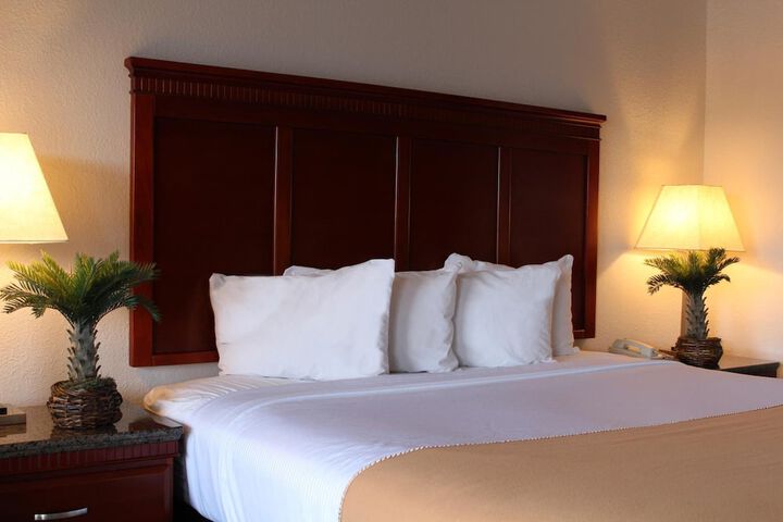 Room 25 of 27
