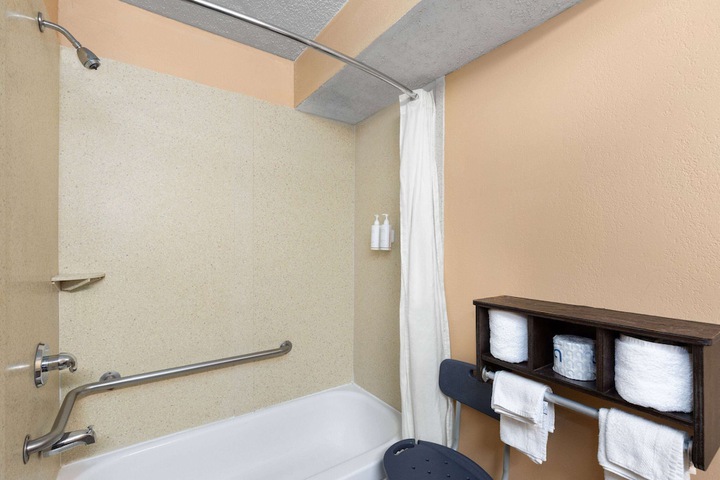 Room 17 of 26