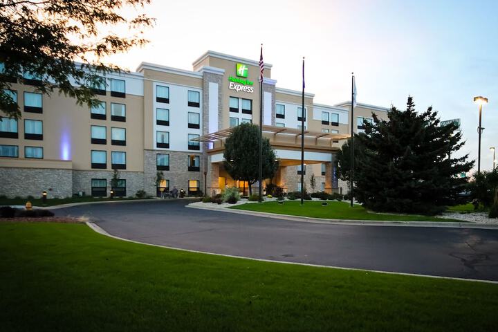 Holiday Inn Express Janesville - I-90 & US Hwy 14 by IHG