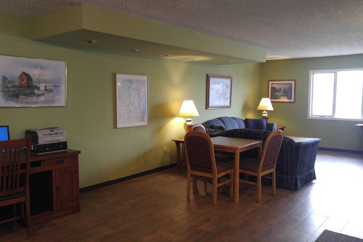 Harbor Lights Lodge
