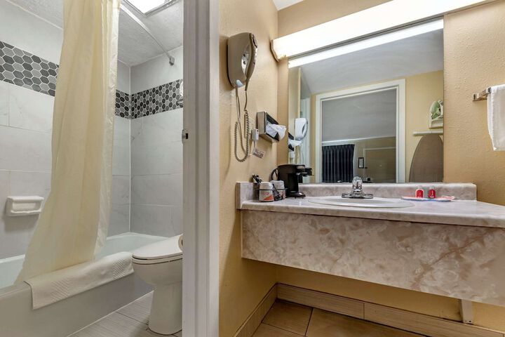 Room 4 of 21