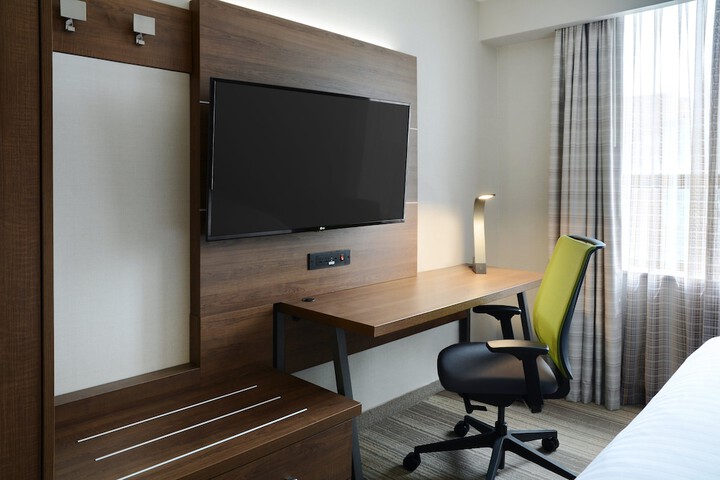 Room 34 of 73
