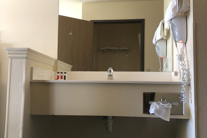 Room 22 of 49