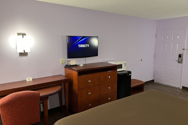 Room 4 of 10