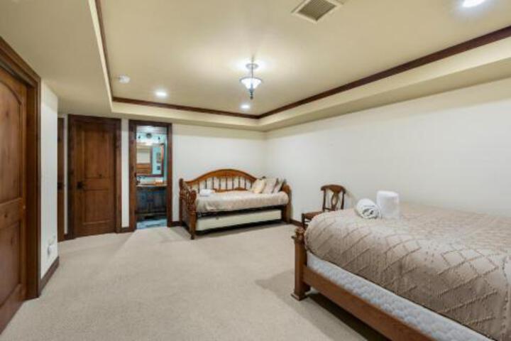 Peregrine Point 103 Home