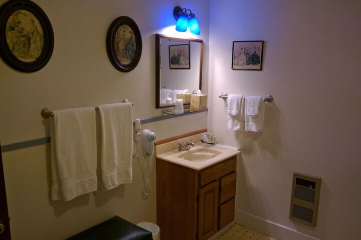 Room 128 of 287