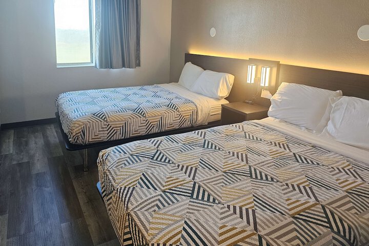 Room 27 of 40