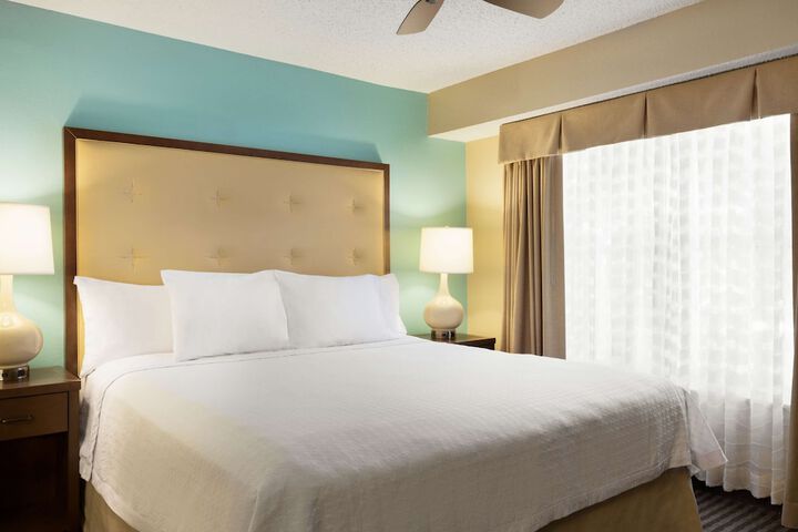 Room 17 of 28
