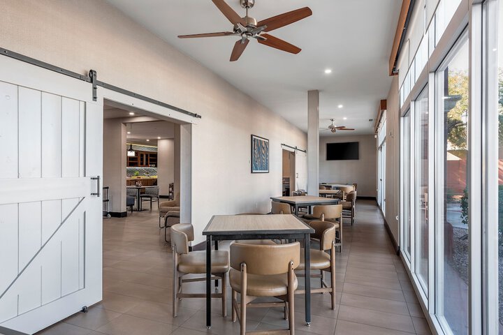 Hyatt Place Phoenix / Chandler-Fashion Center