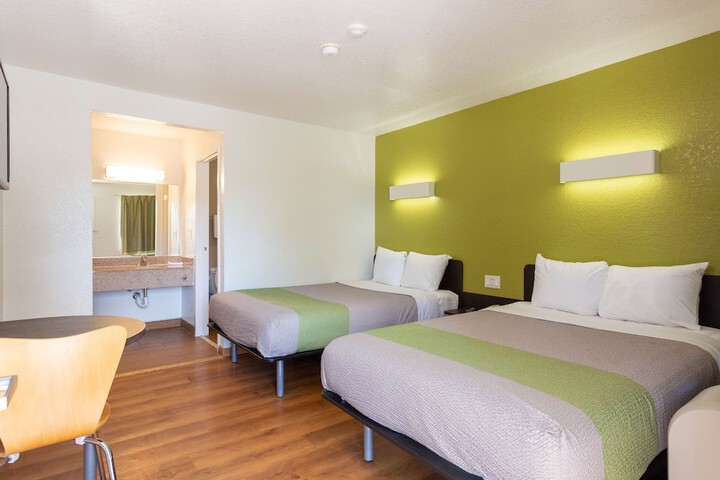 Room 14 of 34