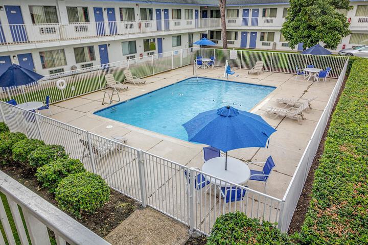 Pool 4 of 30